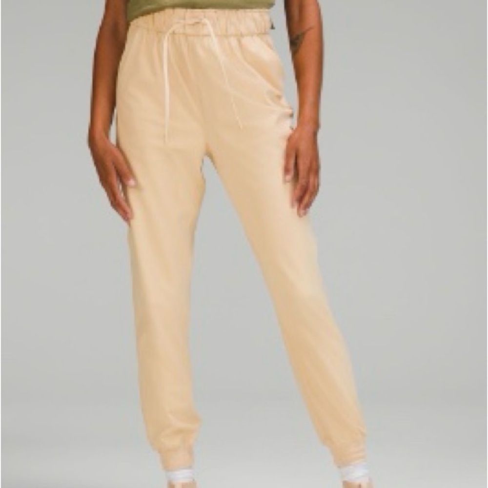 LIKE NEW Lululemon Stretch High-Rise Jogger